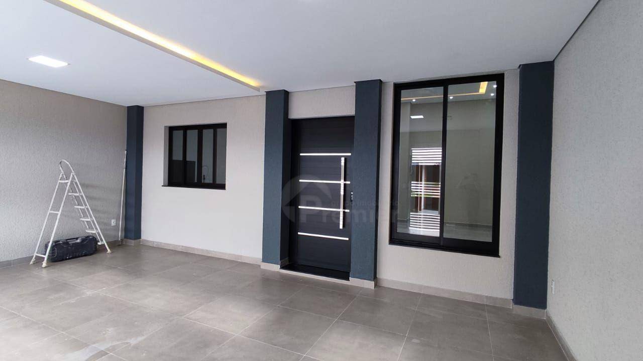 Casa à venda com 3 quartos, 136m² - Foto 1