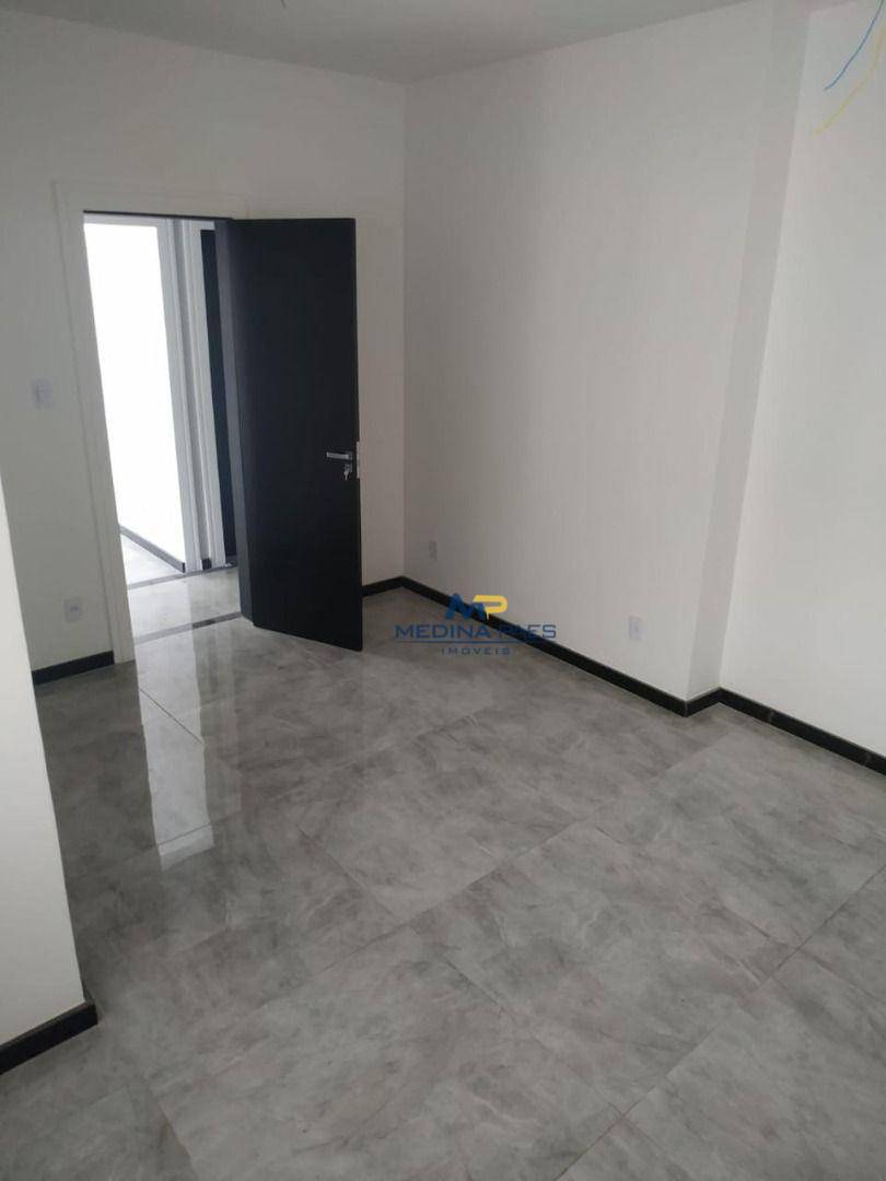 Casa à venda com 5 quartos, 200m² - Foto 13