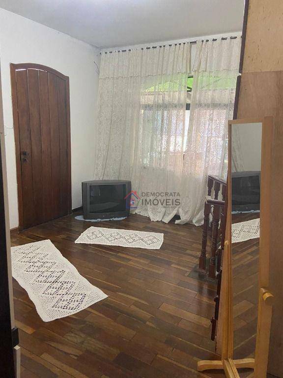 Casa à venda com 2 quartos, 170m² - Foto 2