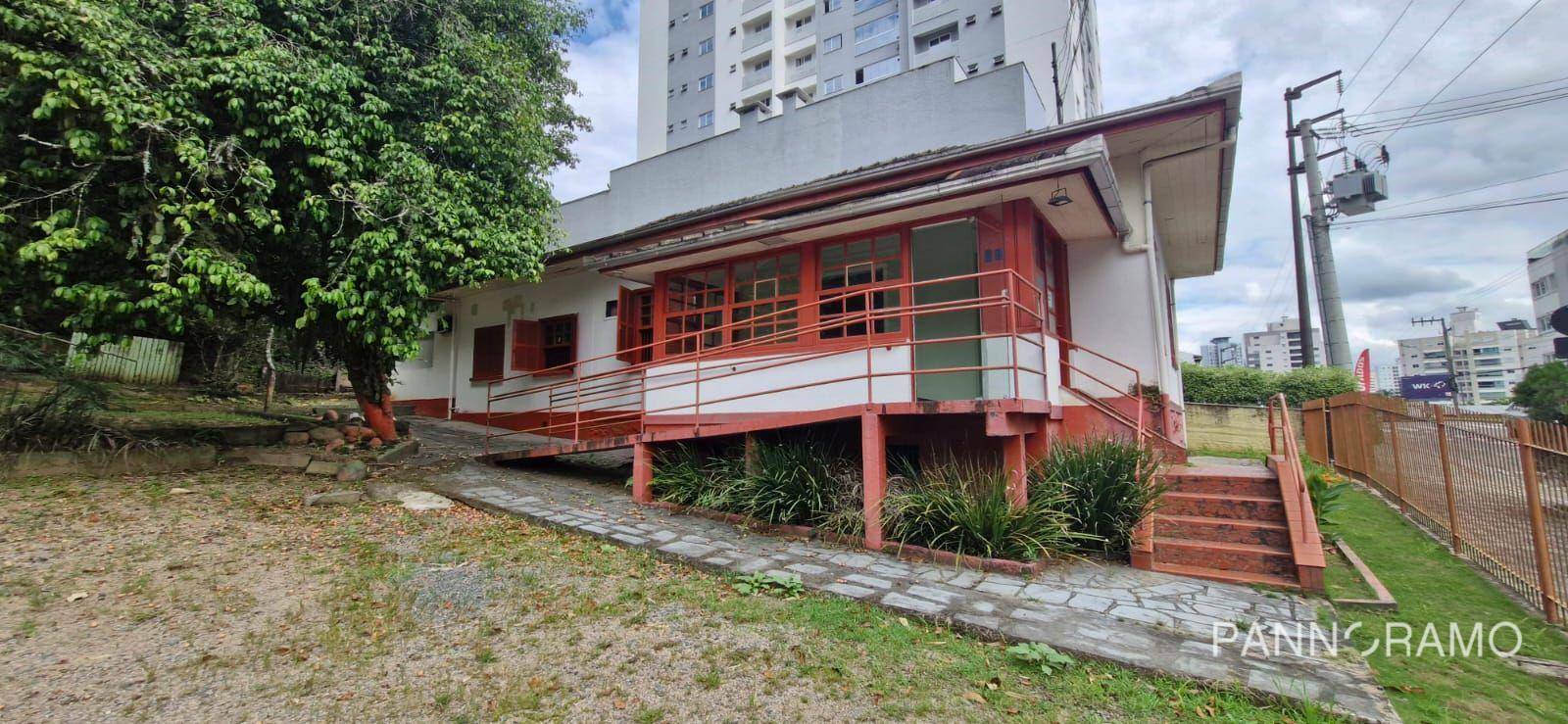 Casa para alugar com 9 quartos, 280m² - Foto 2