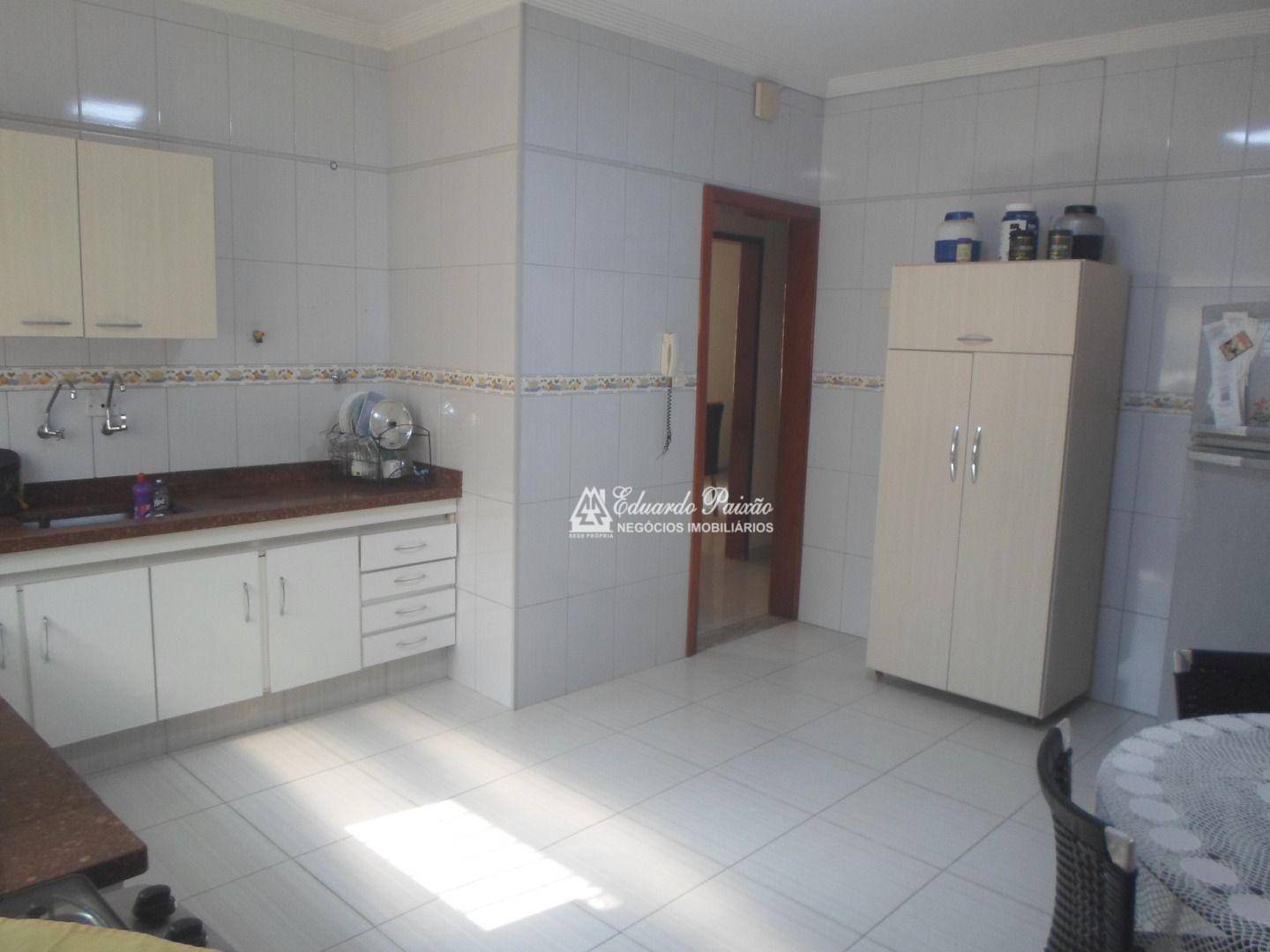 Casa à venda com 3 quartos, 240m² - Foto 30