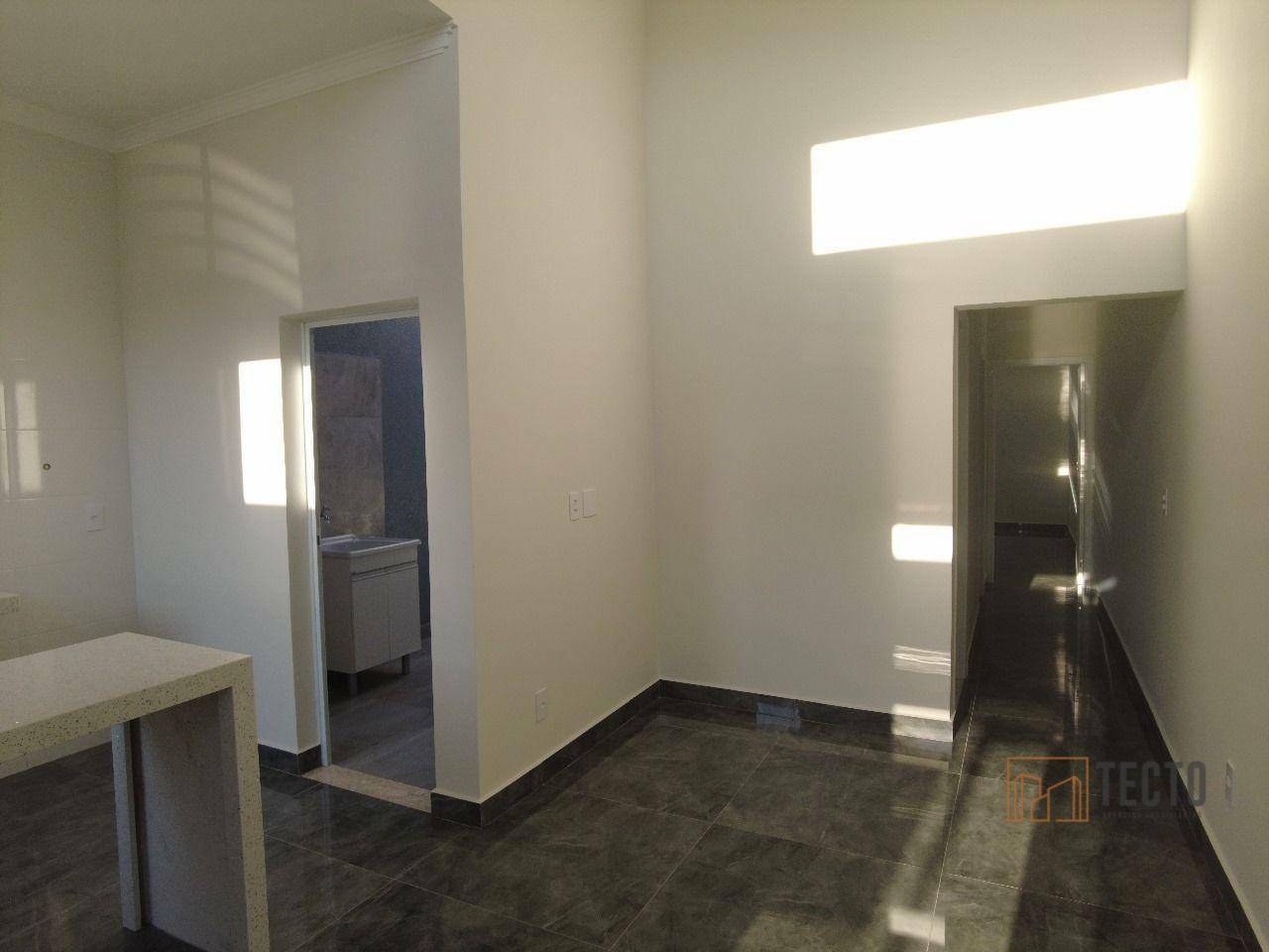 Casa à venda com 2 quartos, 60m² - Foto 2