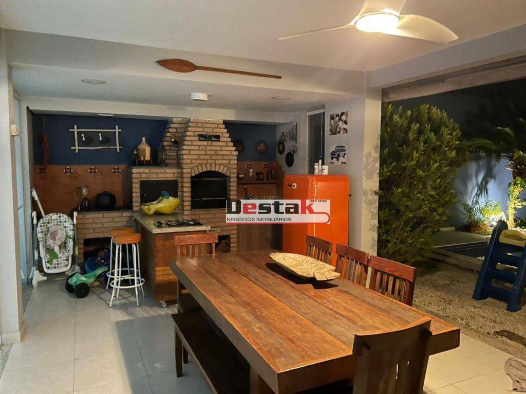 Sobrado, 3 quartos, 215 m² - Foto 1