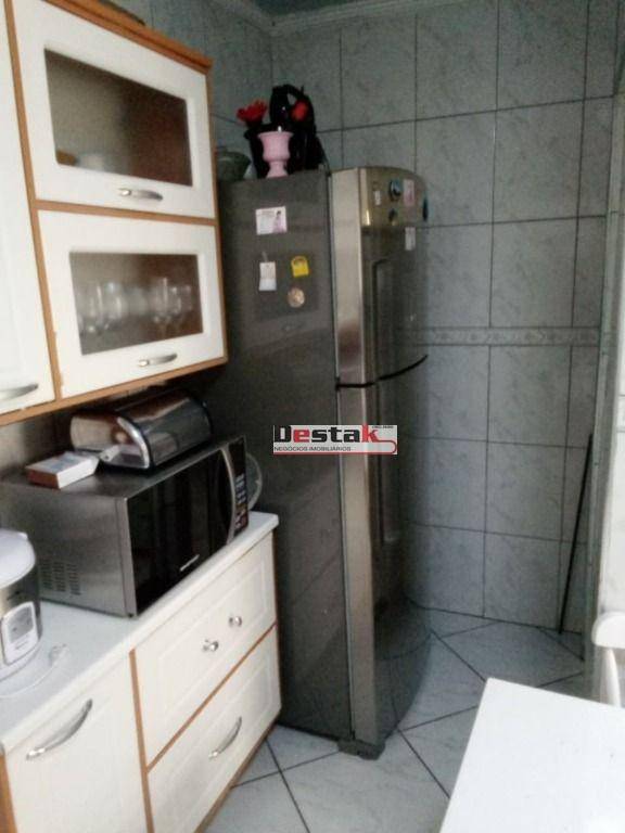 Casa à venda com 2 quartos, 140m² - Foto 7