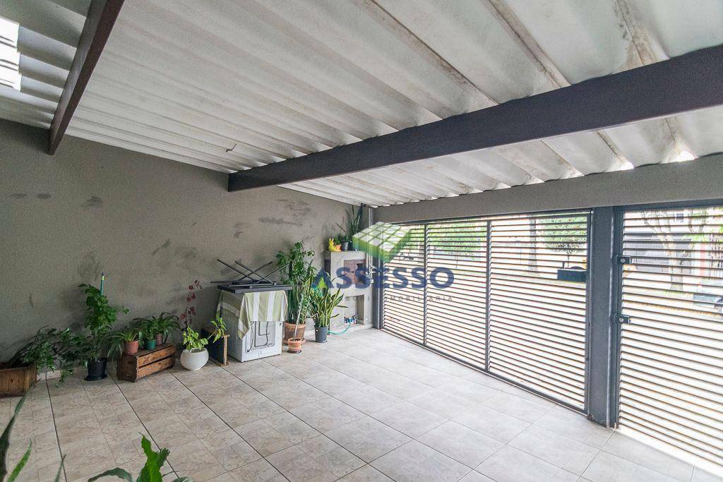 Casa à venda com 3 quartos, 162m² - Foto 2