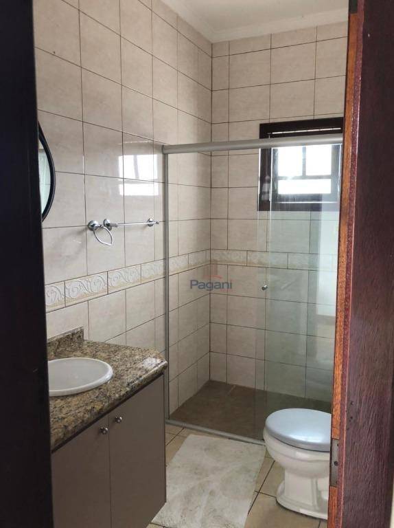 Casa para alugar com 4 quartos, 450m² - Foto 14