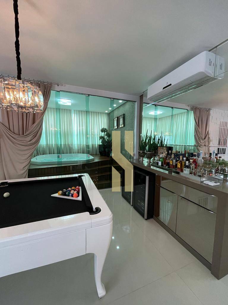 Apartamento à venda com 3 quartos, 240m² - Foto 1