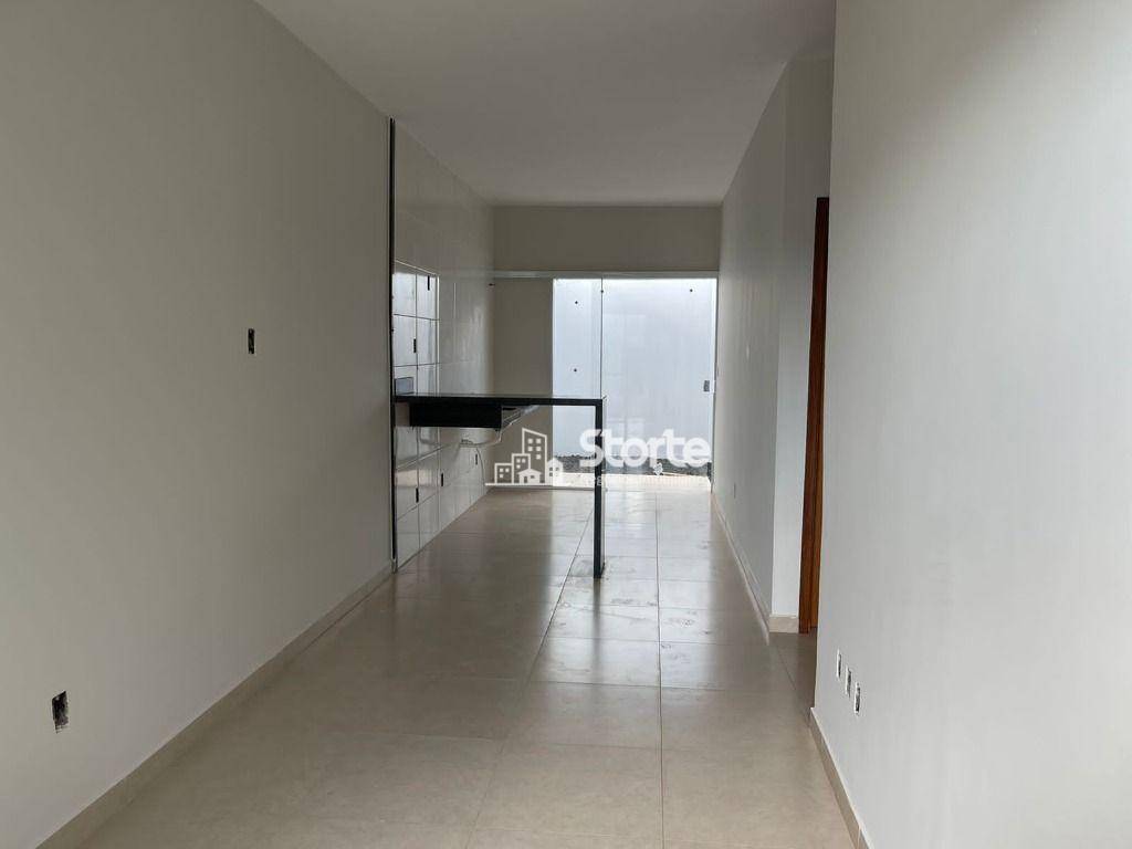 Casa à venda com 2 quartos, 70m² - Foto 1