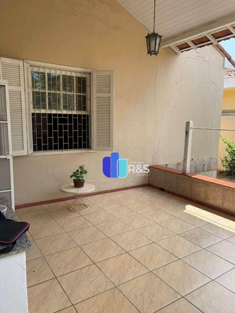 Casa à venda com 4 quartos, 250m² - Foto 14