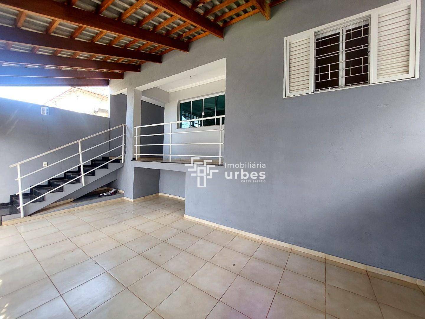 Casa para alugar com 3 quartos, 132m² - Foto 1