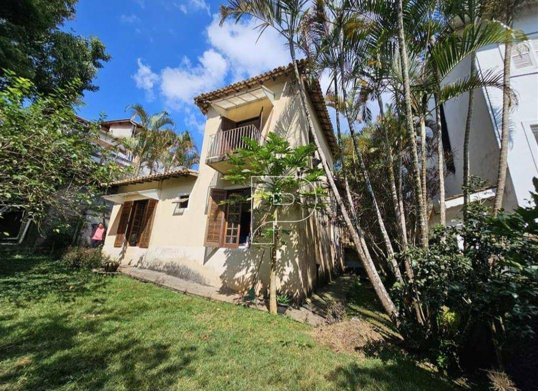 Casa de Condomínio à venda com 3 quartos, 240m² - Foto 1