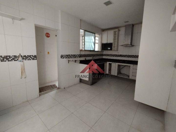 Apartamento à venda com 3 quartos, 130m² - Foto 18