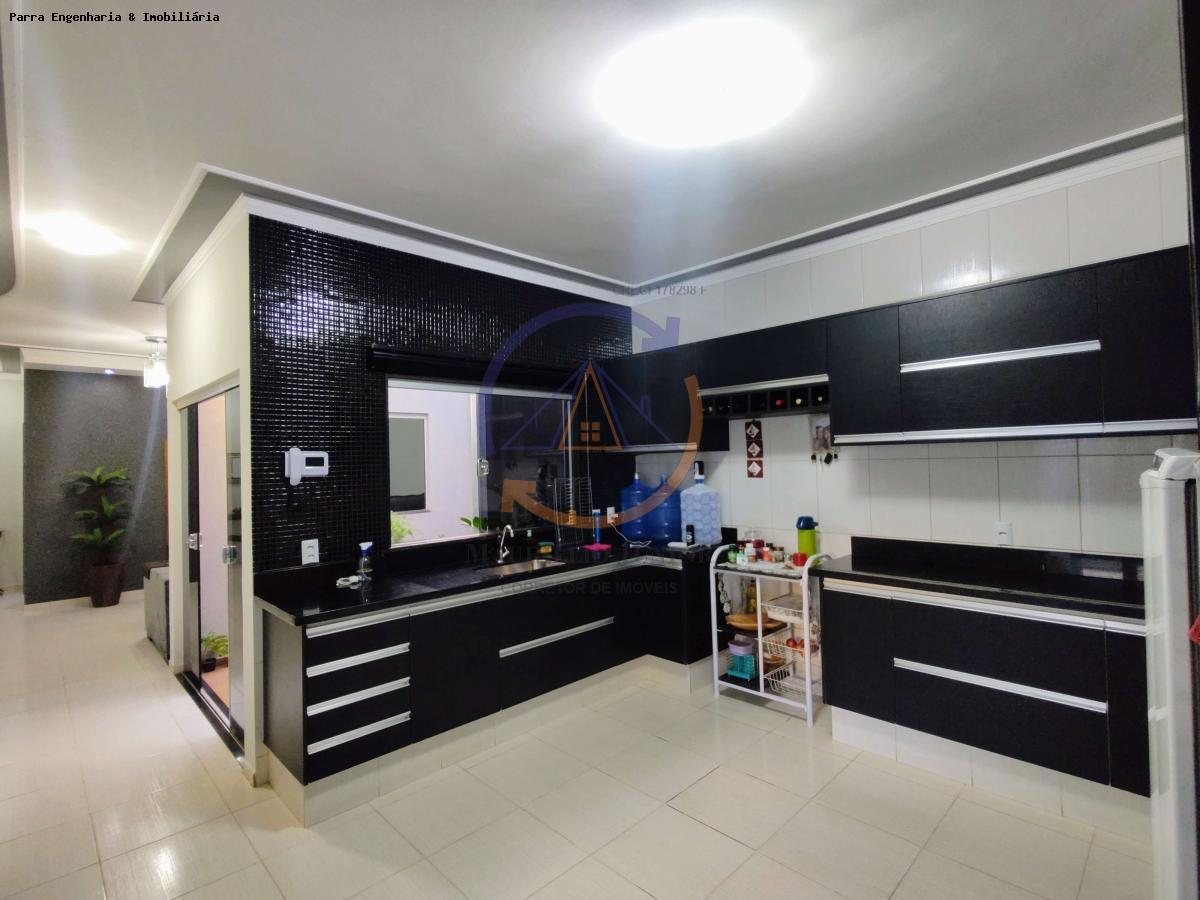 Casa à venda com 3 quartos, 200m² - Foto 10