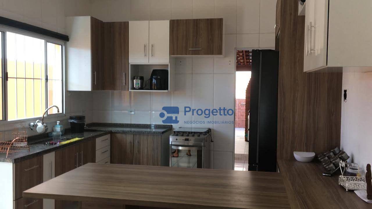 Casa à venda com 3 quartos, 120m² - Foto 1