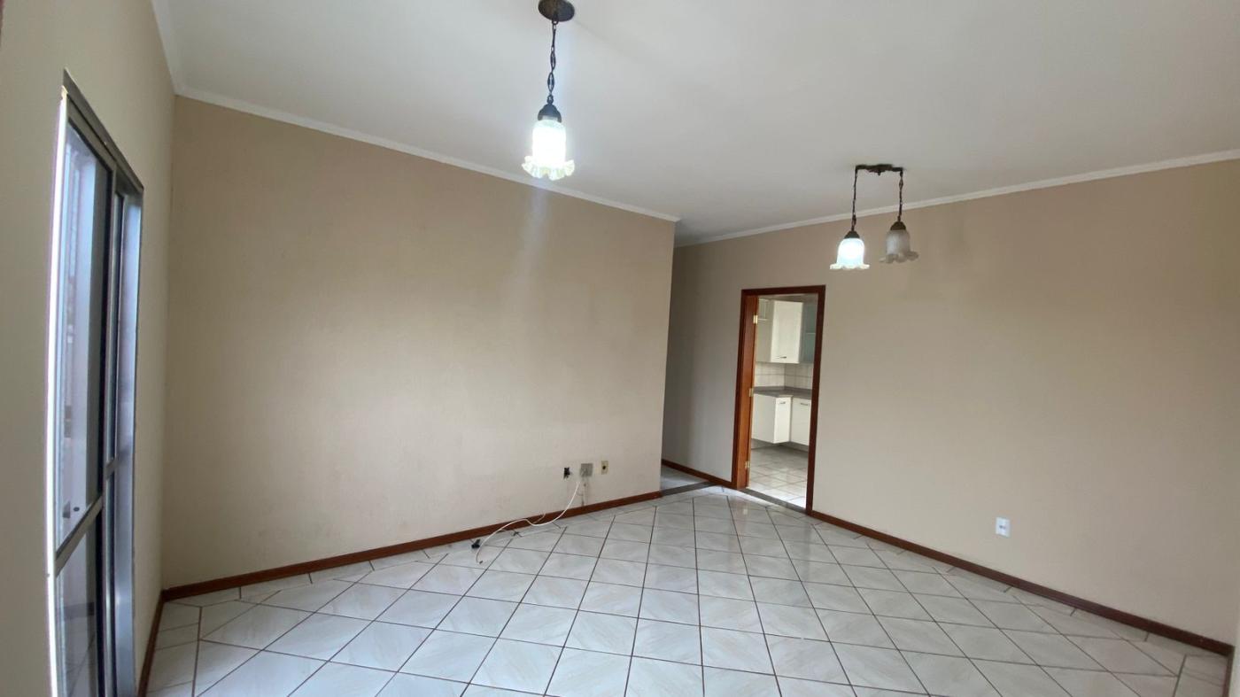 Apartamento para alugar com 2 quartos, 65m² - Foto 8