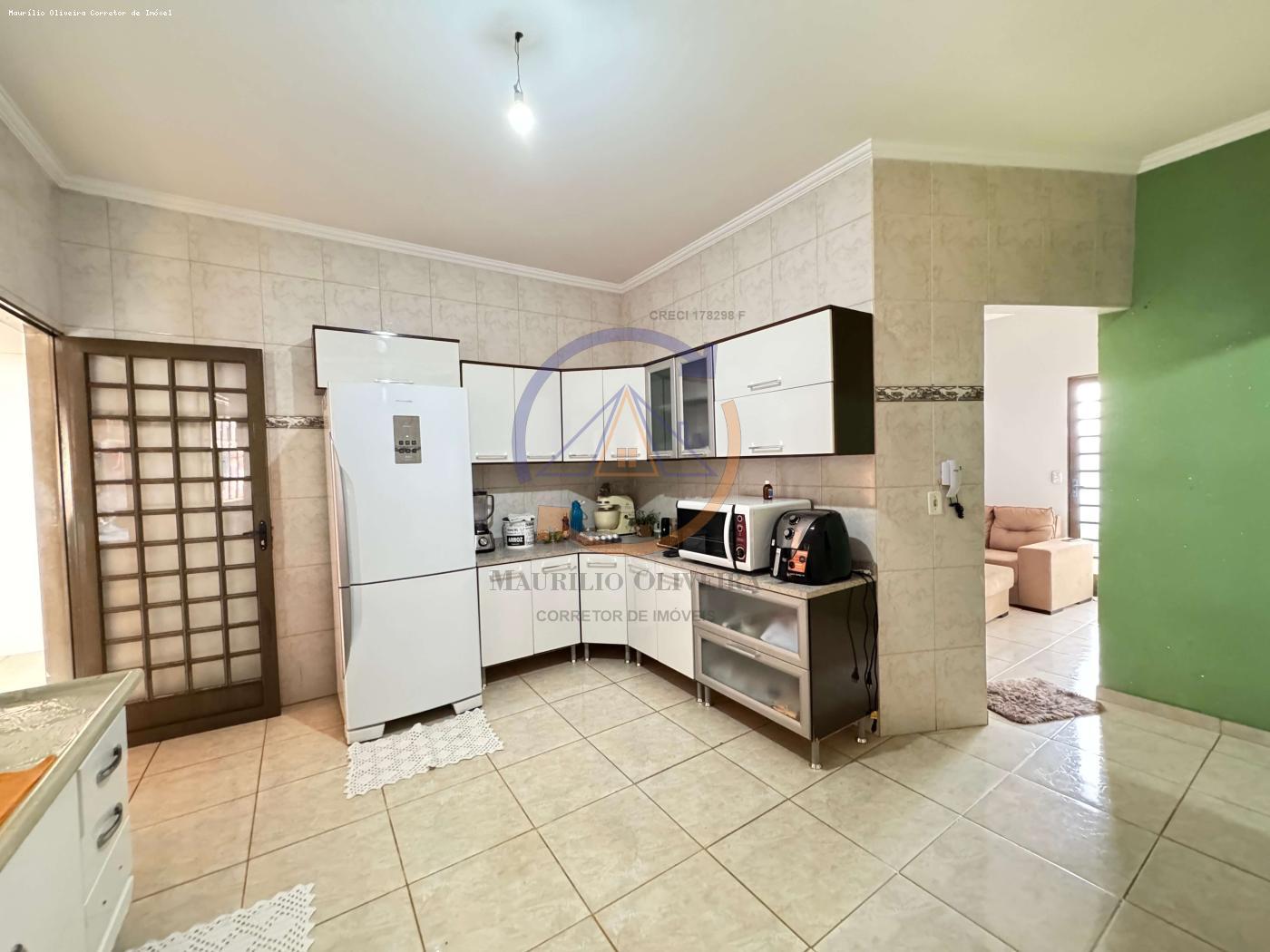 Casa à venda com 3 quartos, 200m² - Foto 5