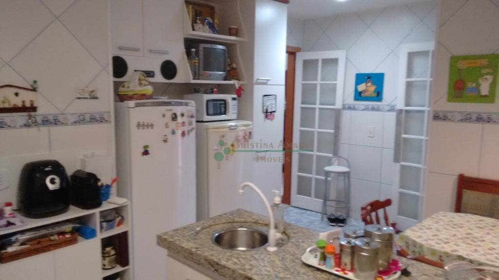 Casa à venda com 4 quartos, 240m² - Foto 3