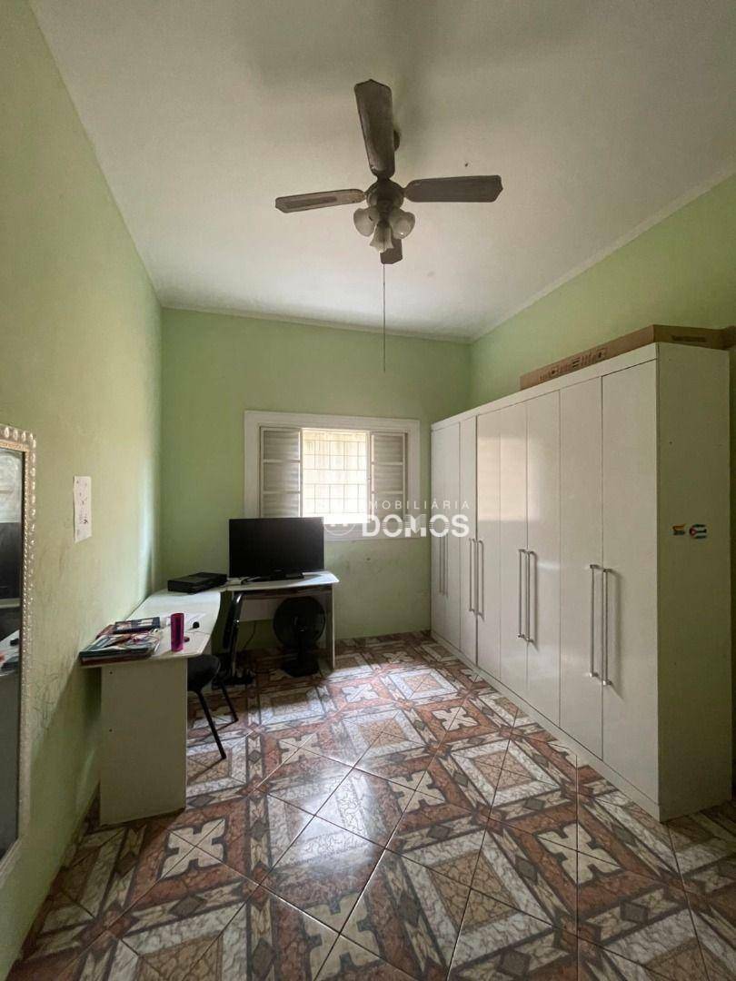 Casa à venda com 3 quartos, 300m² - Foto 7