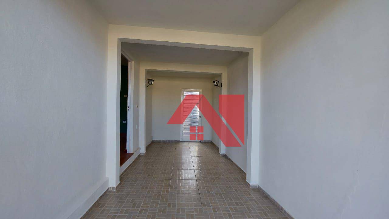 Casa à venda com 2 quartos, 120m² - Foto 2