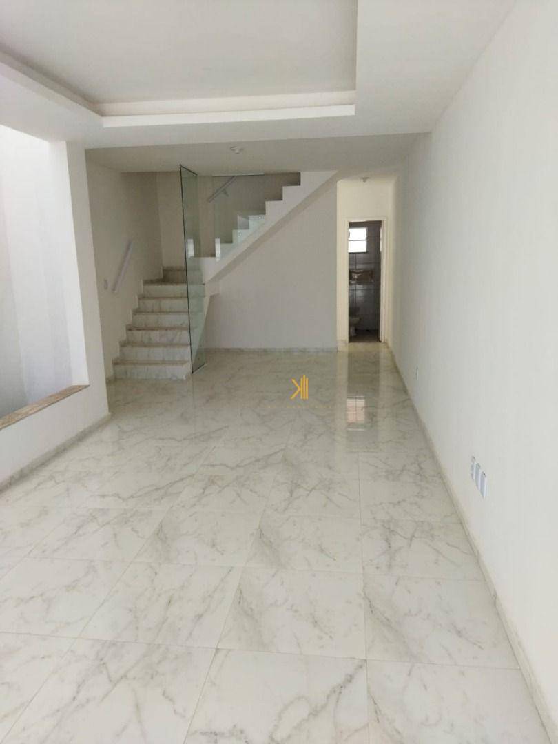 Casa à venda com 3 quartos, 120m² - Foto 2