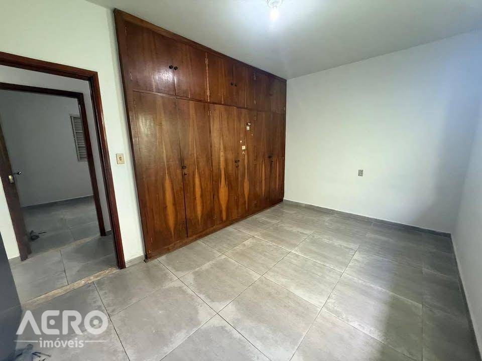 Casa, 5 quartos, 220 m² - Foto 5