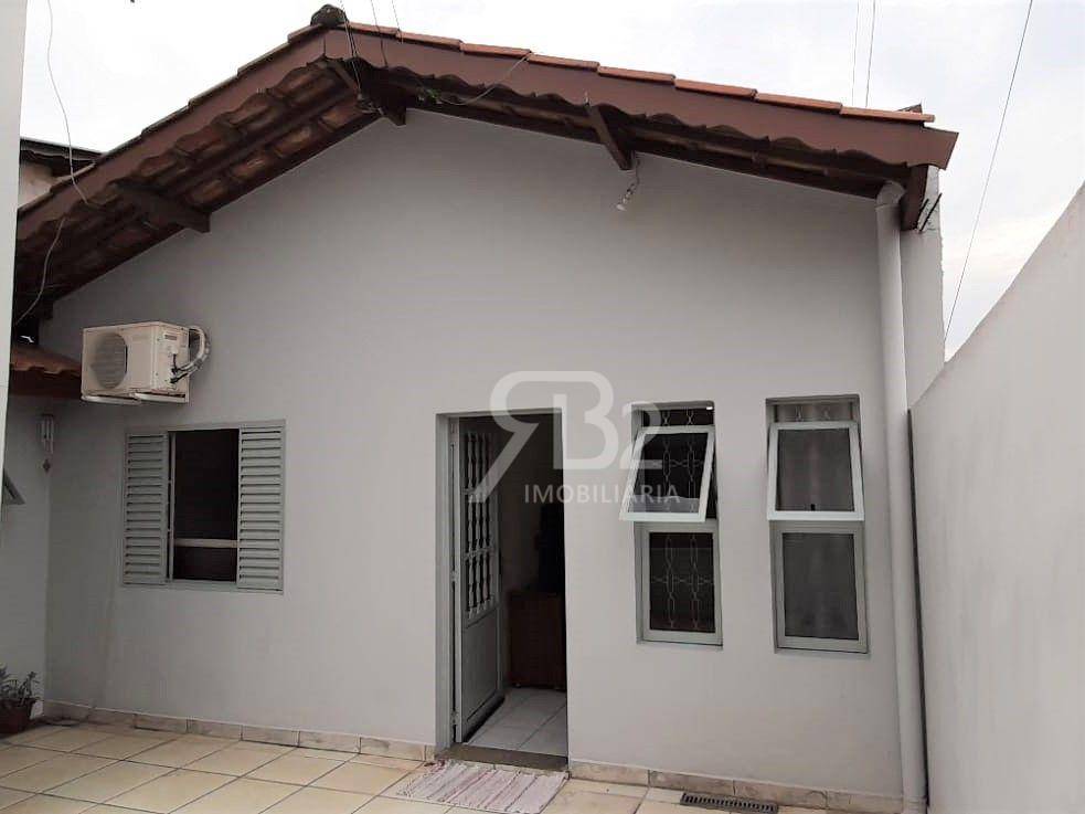 Casa à venda com 5 quartos, 207m² - Foto 2