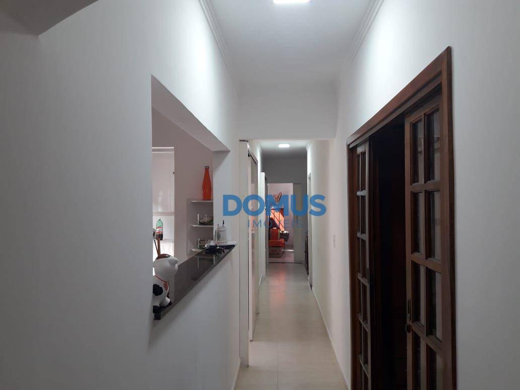 Casa à venda com 3 quartos, 220m² - Foto 10