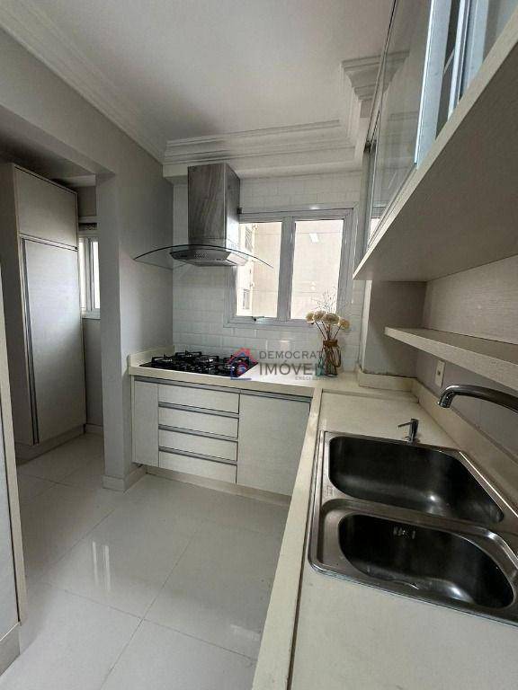 Apartamento à venda com 3 quartos, 110m² - Foto 8