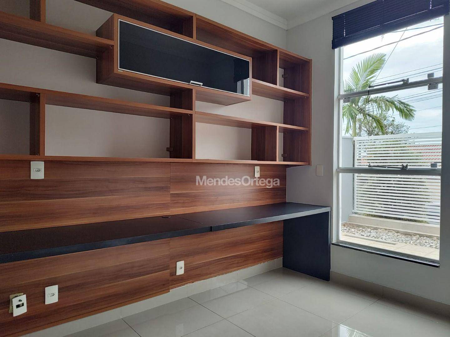 Casa à venda com 3 quartos, 242m² - Foto 11