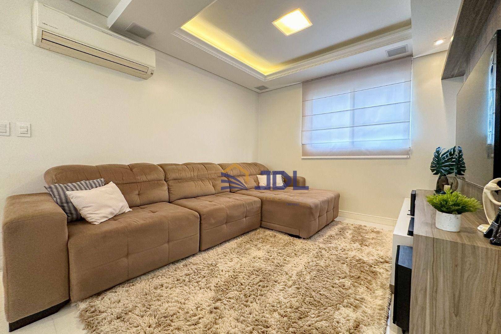 Apartamento à venda com 3 quartos, 121m² - Foto 1