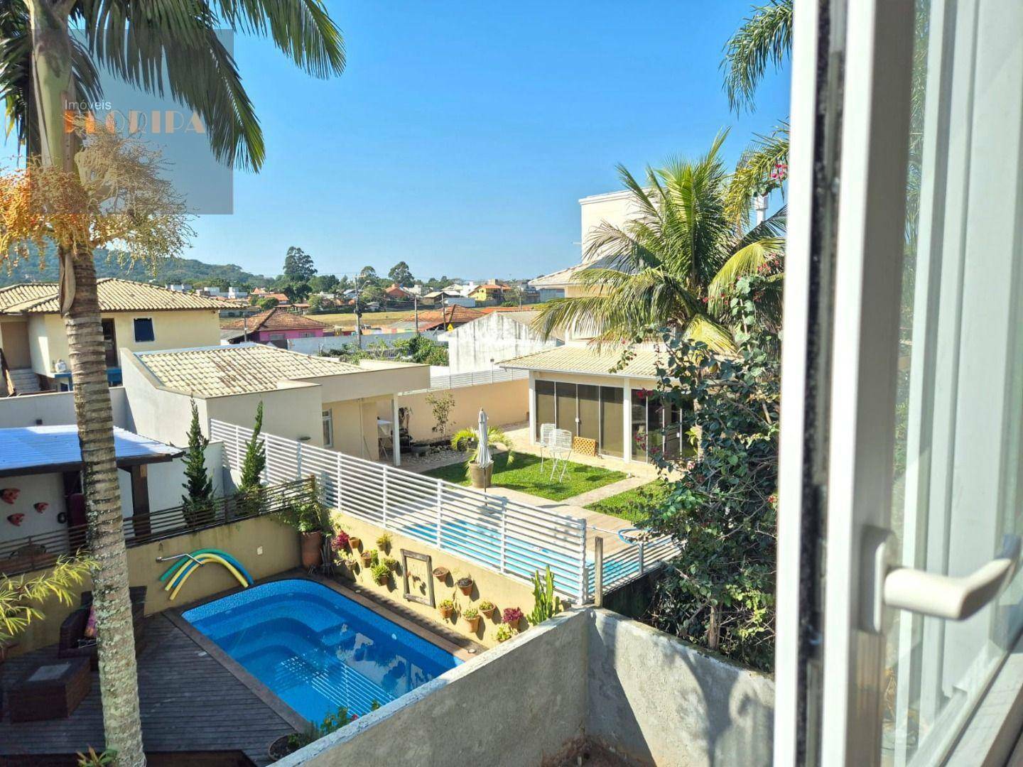 Casa à venda com 3 quartos, 123m² - Foto 1