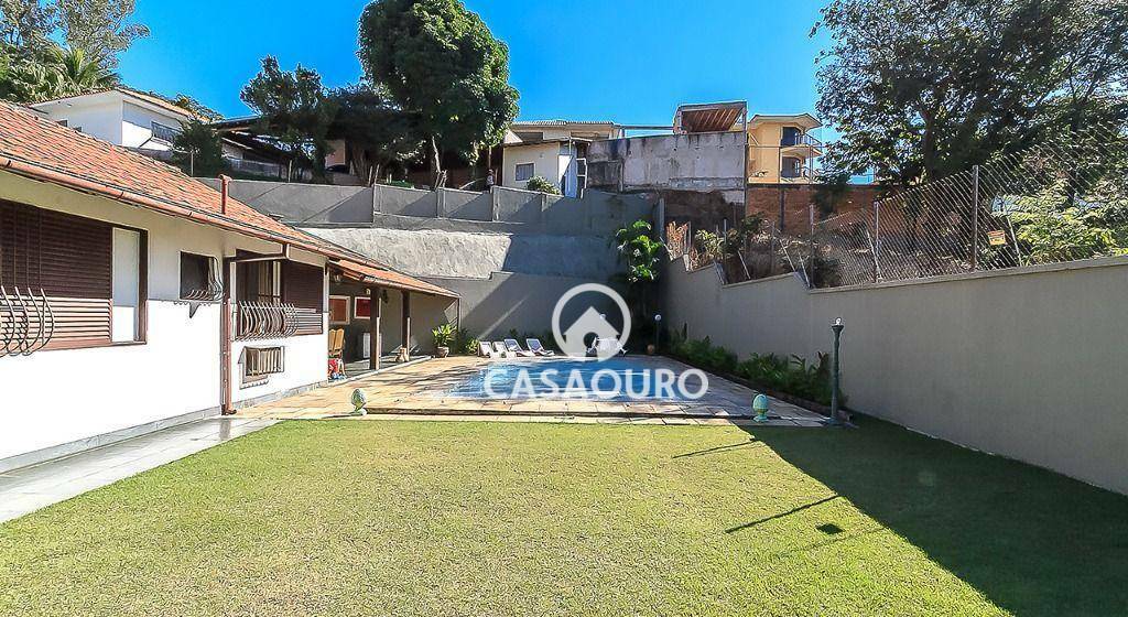 Casa à venda com 5 quartos, 451m² - Foto 2