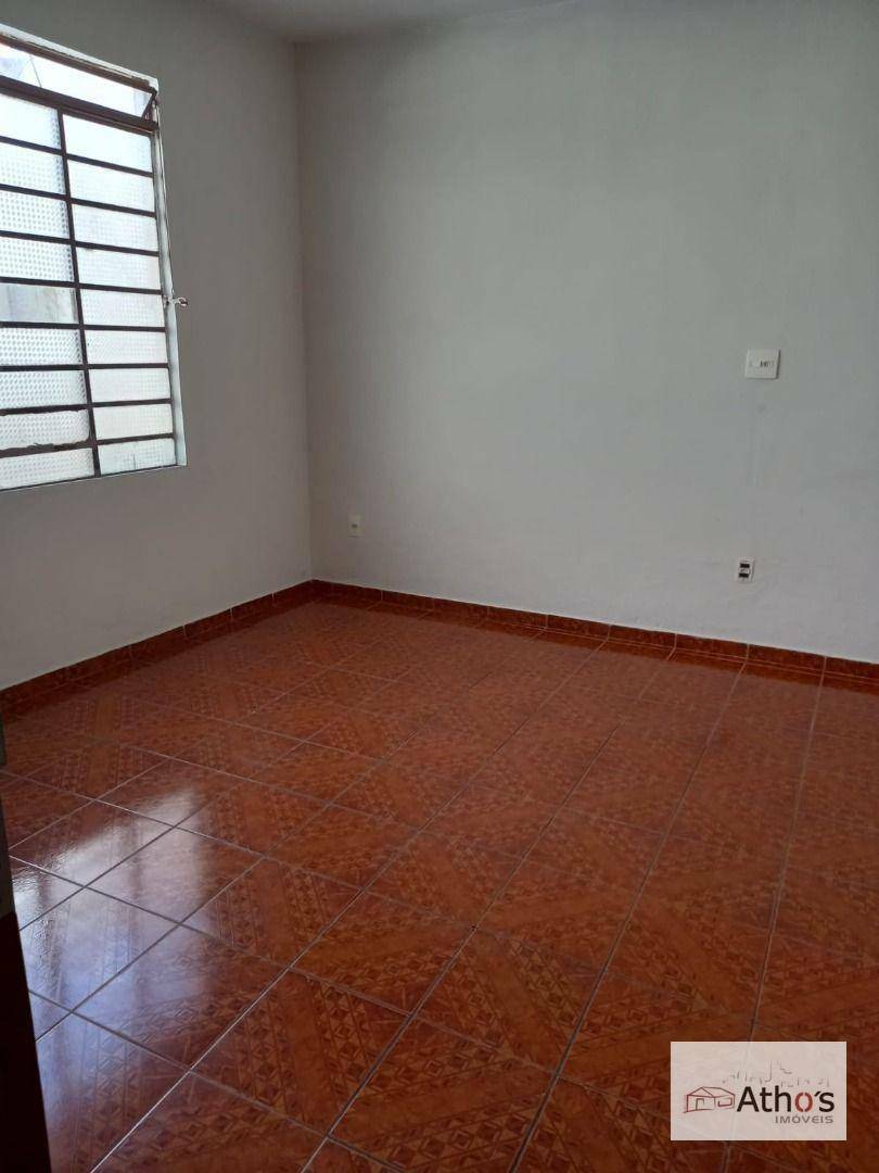 Casa à venda com 2 quartos, 187m² - Foto 2