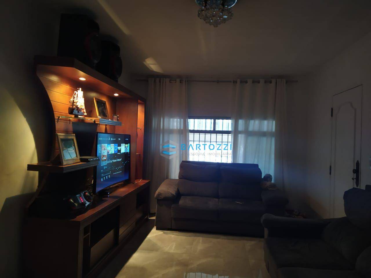 Sobrado à venda com 3 quartos, 189m² - Foto 1