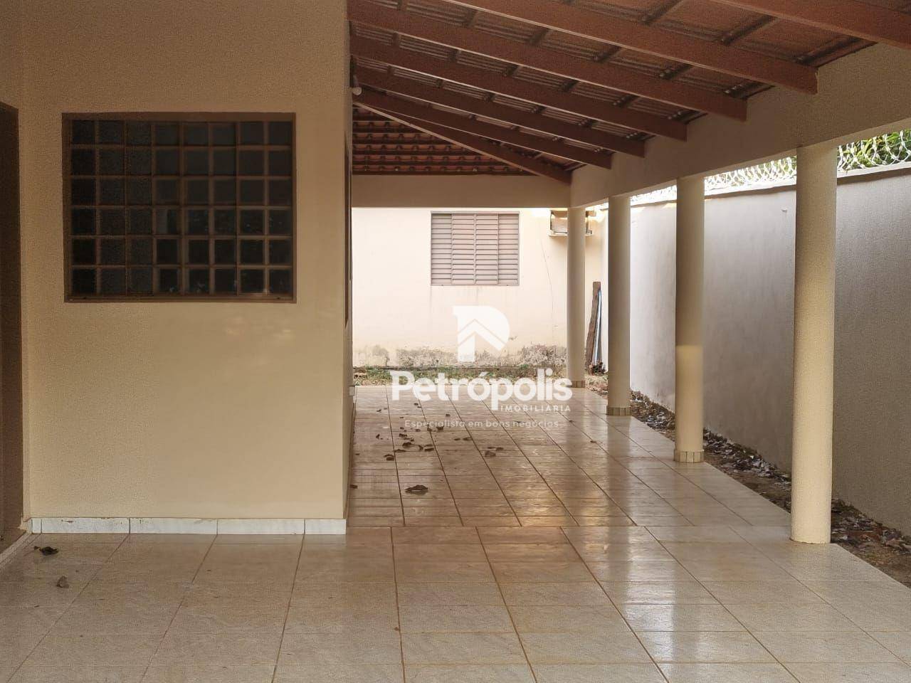 Casa à venda com 3 quartos, 201m² - Foto 2