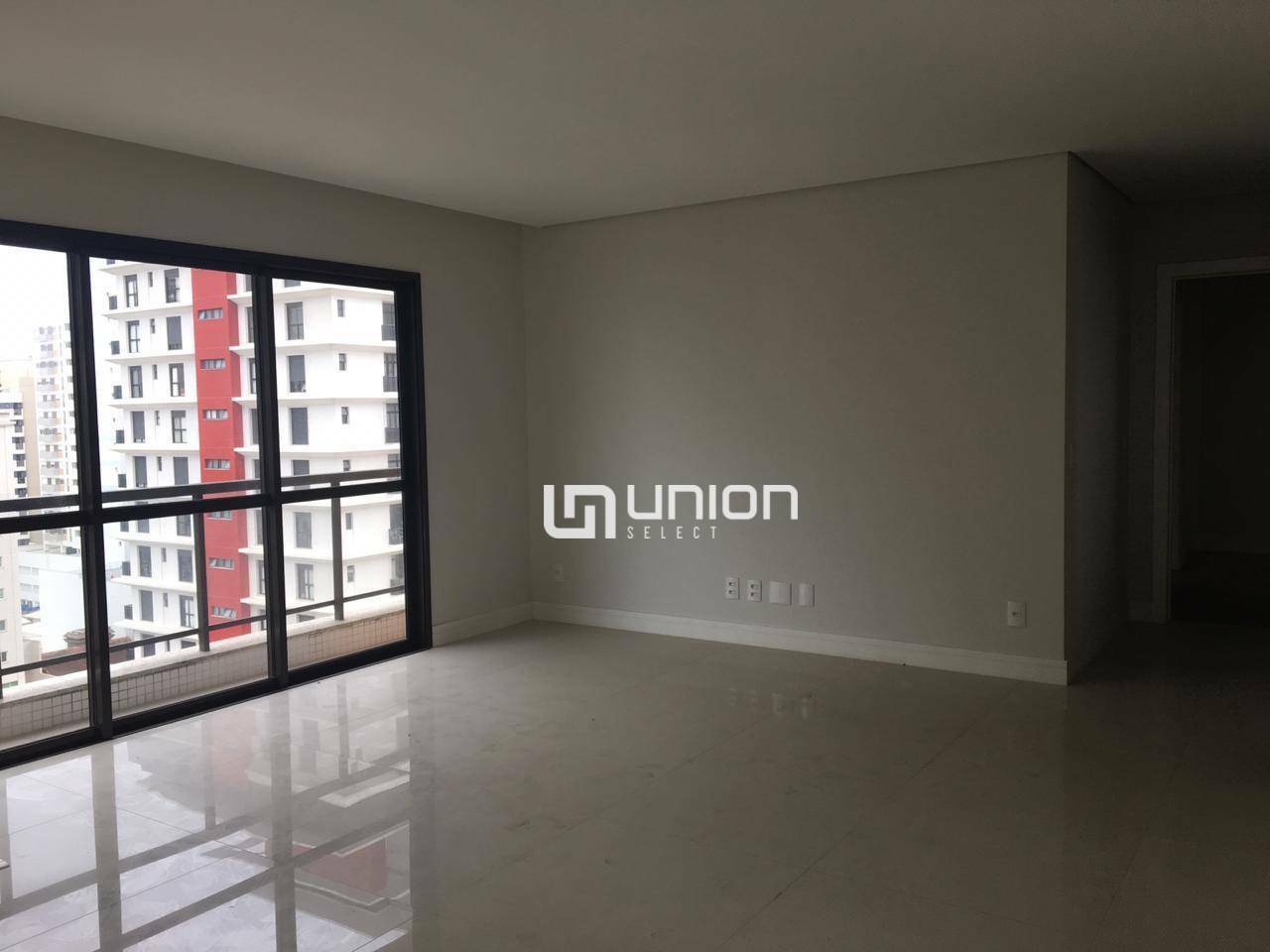 Apartamento à venda com 3 quartos, 146m² - Foto 8