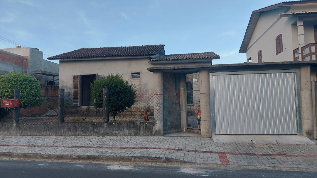 Casa à venda com 3 quartos, 380m² - Foto 2
