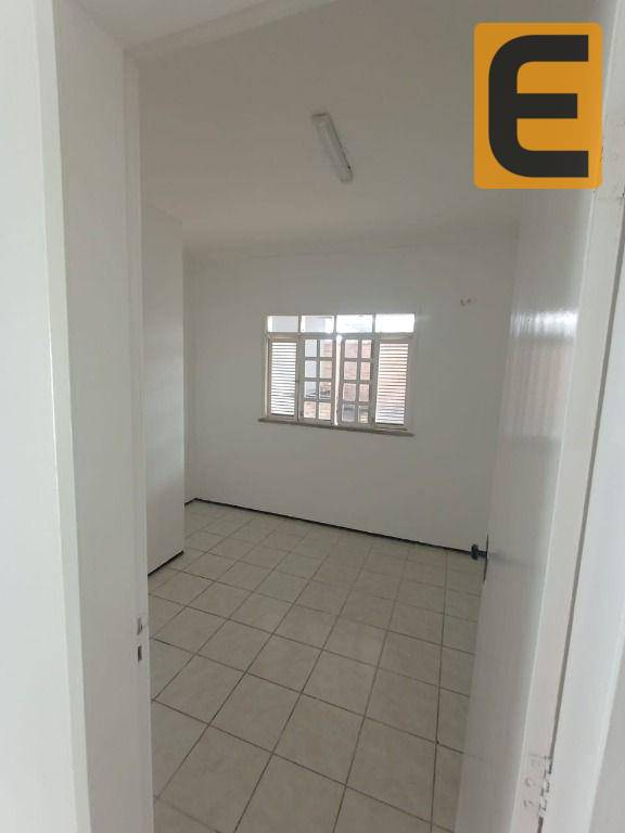 Casa para alugar com 3 quartos, 250m² - Foto 14