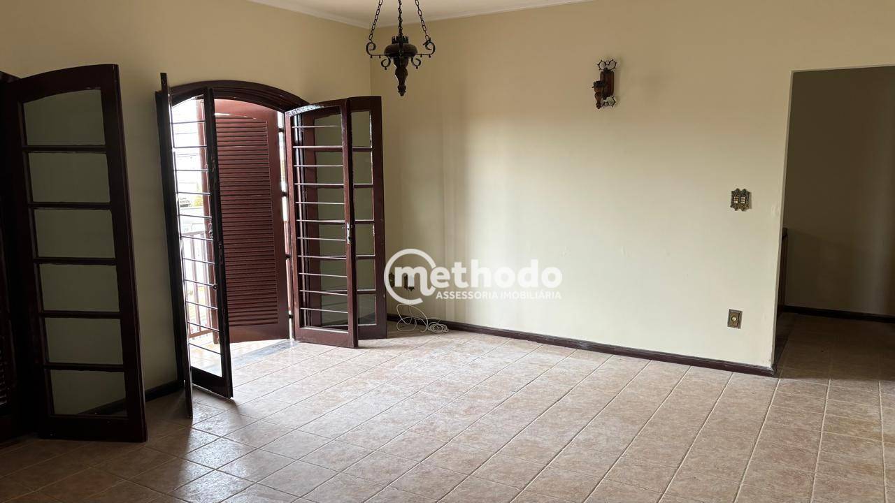 Casa para alugar com 4 quartos, 265m² - Foto 4