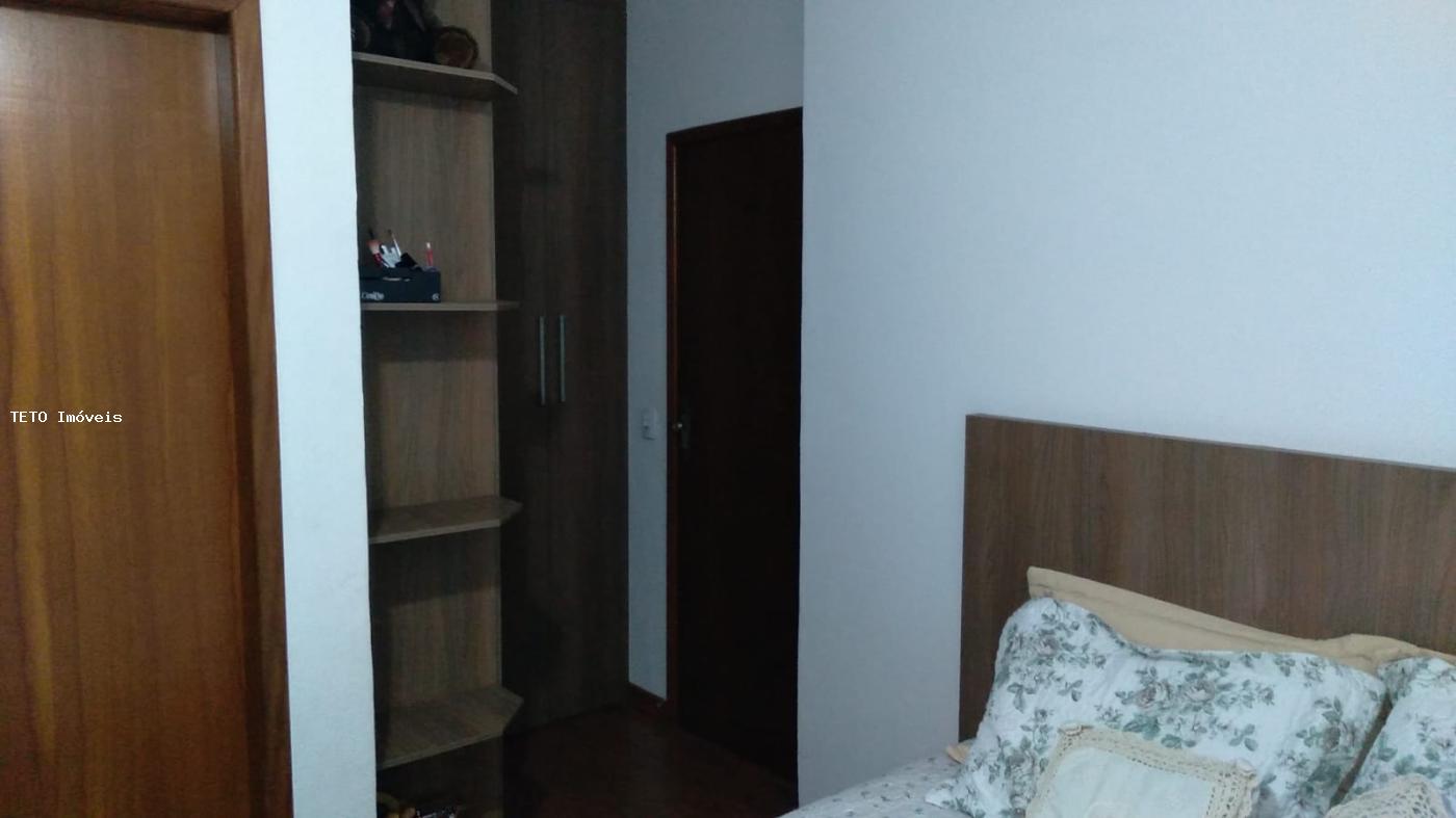 Casa à venda com 3 quartos, 200m² - Foto 31