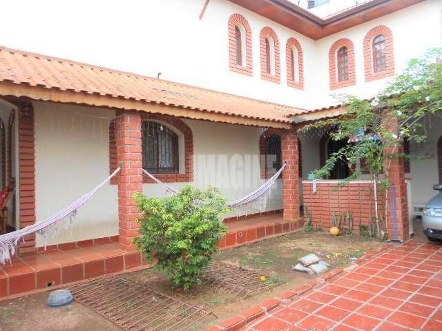 Sobrado à venda com 4 quartos, 200m² - Foto 1