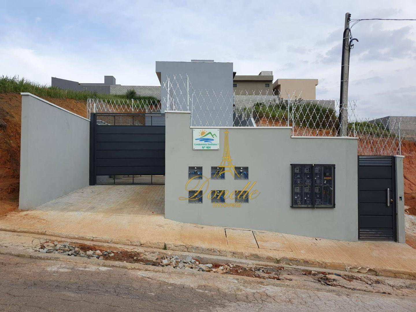 Casa à venda com 2 quartos, 68m² - Foto 1