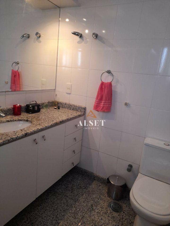 Apartamento à venda com 4 quartos, 235m² - Foto 18