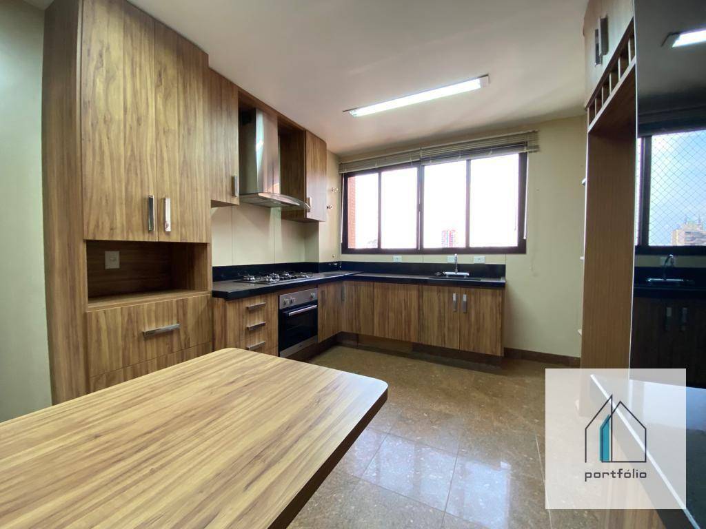 Apartamento à venda com 3 quartos, 220m² - Foto 7