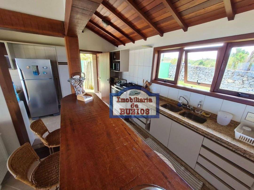 Casa para alugar com 4 quartos, 250m² - Foto 19