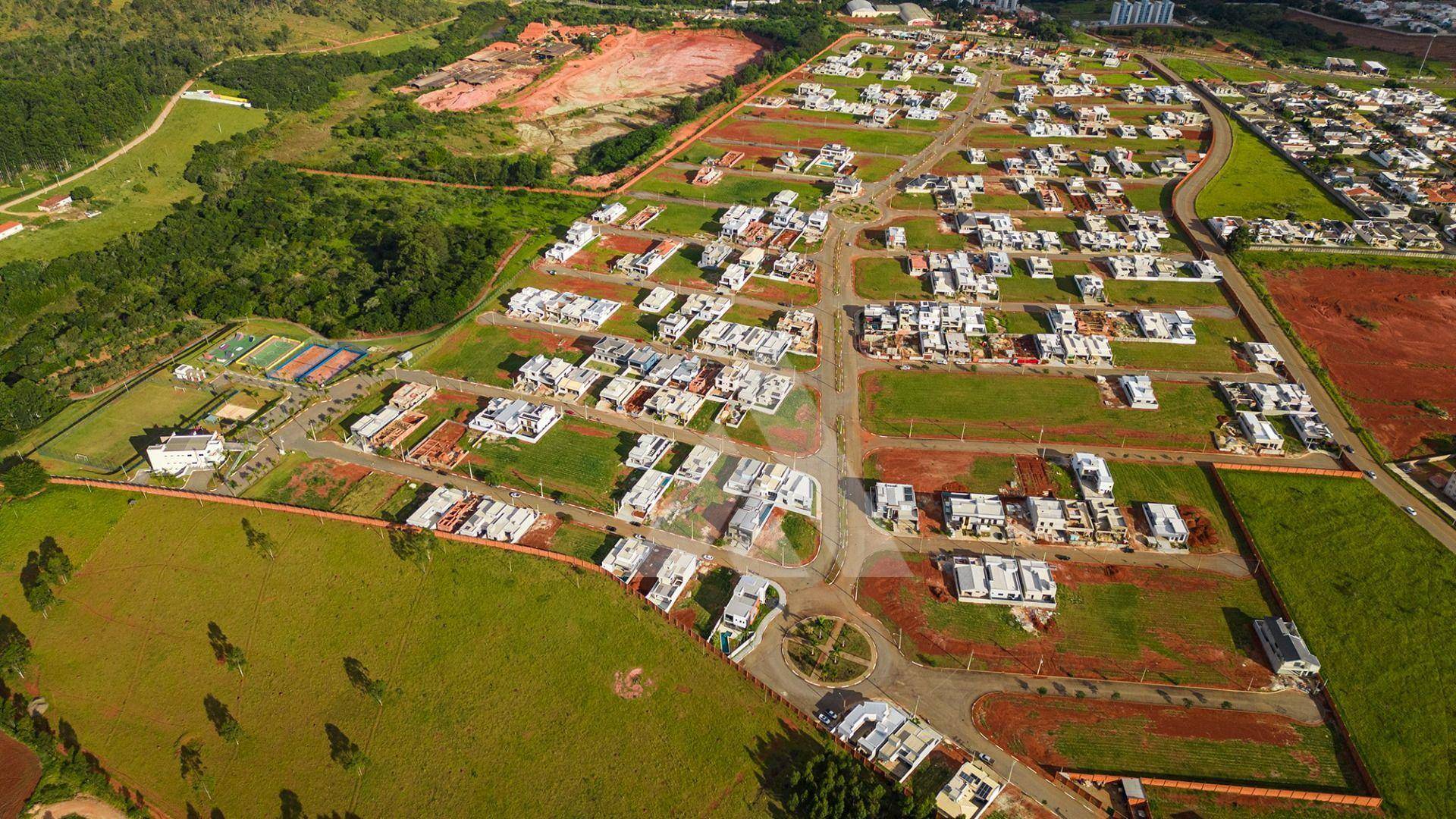 Loteamento e Condomínio, 300 m² - Foto 1