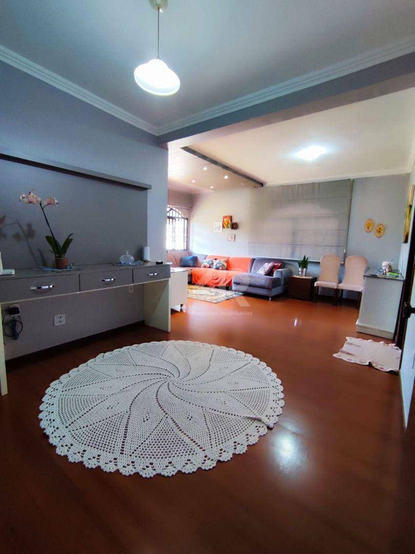 Casa à venda com 3 quartos, 219m² - Foto 8