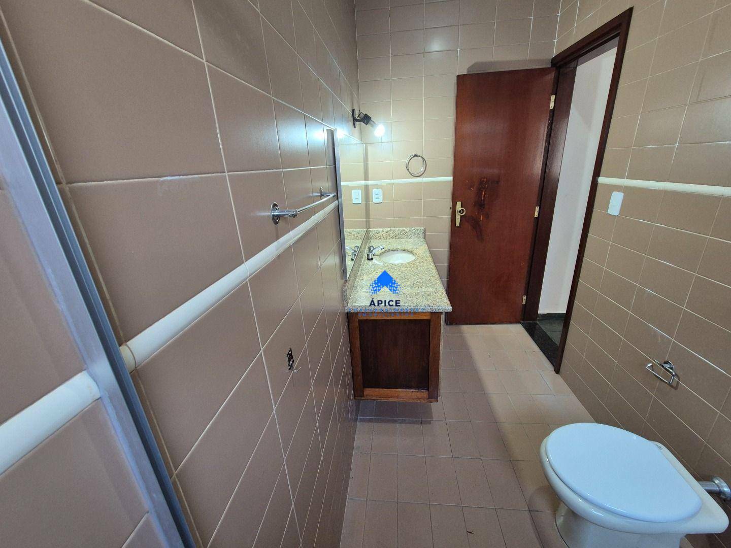 Casa para alugar com 3 quartos, 242M2 - Foto 24