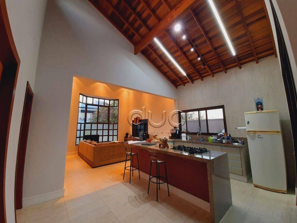 Casa de Condomínio à venda com 3 quartos, 178m² - Foto 1