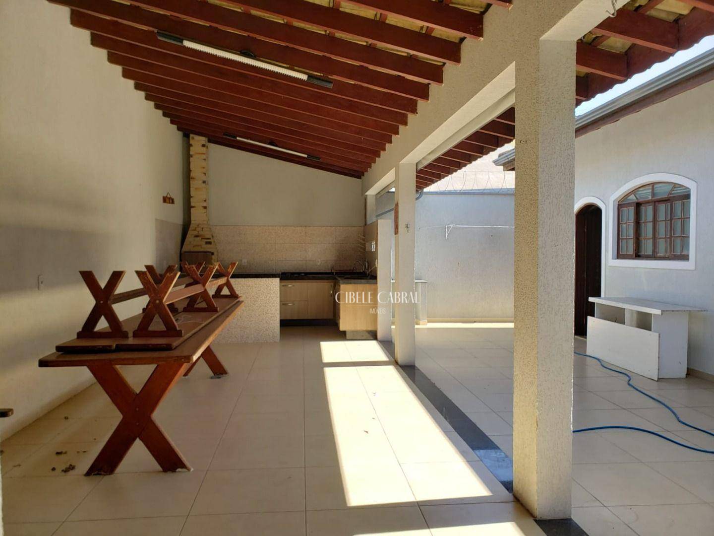 Casa à venda com 3 quartos, 267m² - Foto 1